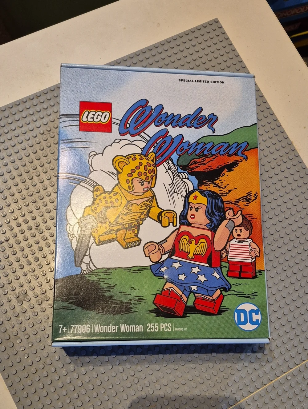 LEGO DC Wonder Woman (Set 77906) Special Limited-Edition